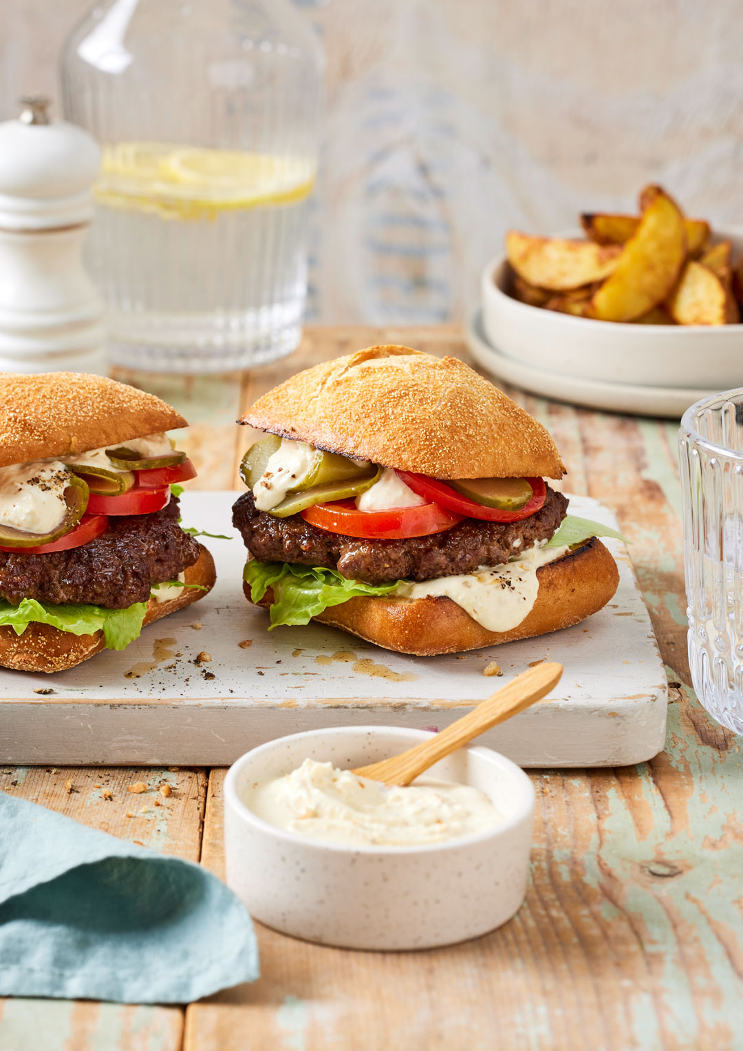 Smashed Grillburger mit Röstzwiebel-Dip